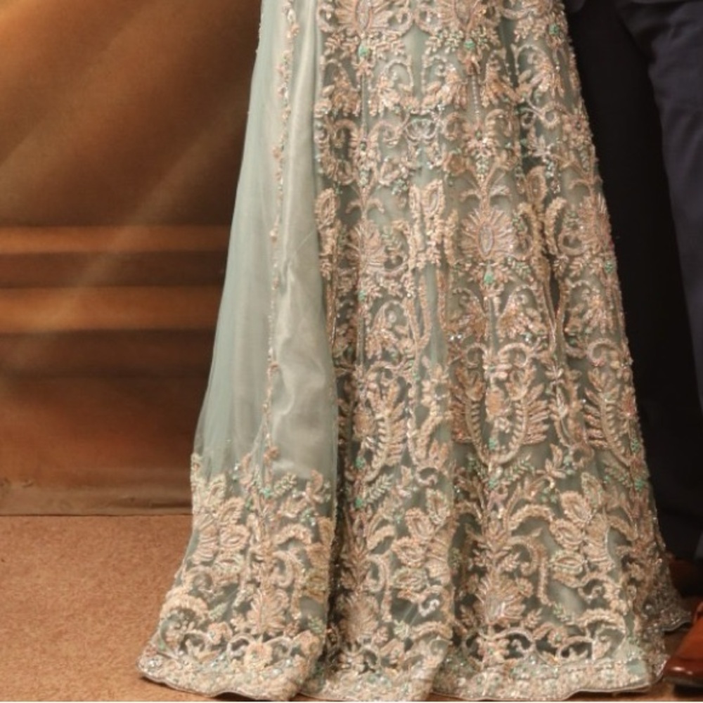 Dress - Picture 6 of 7